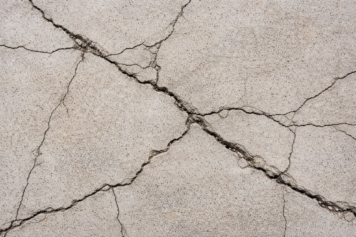 Goodbye steel rebar? Scientists create 3D-printed plastic reinforcement that "bites" into concrete, prevents corrosion, and could change beams, slabs, and bridges in civil construction.