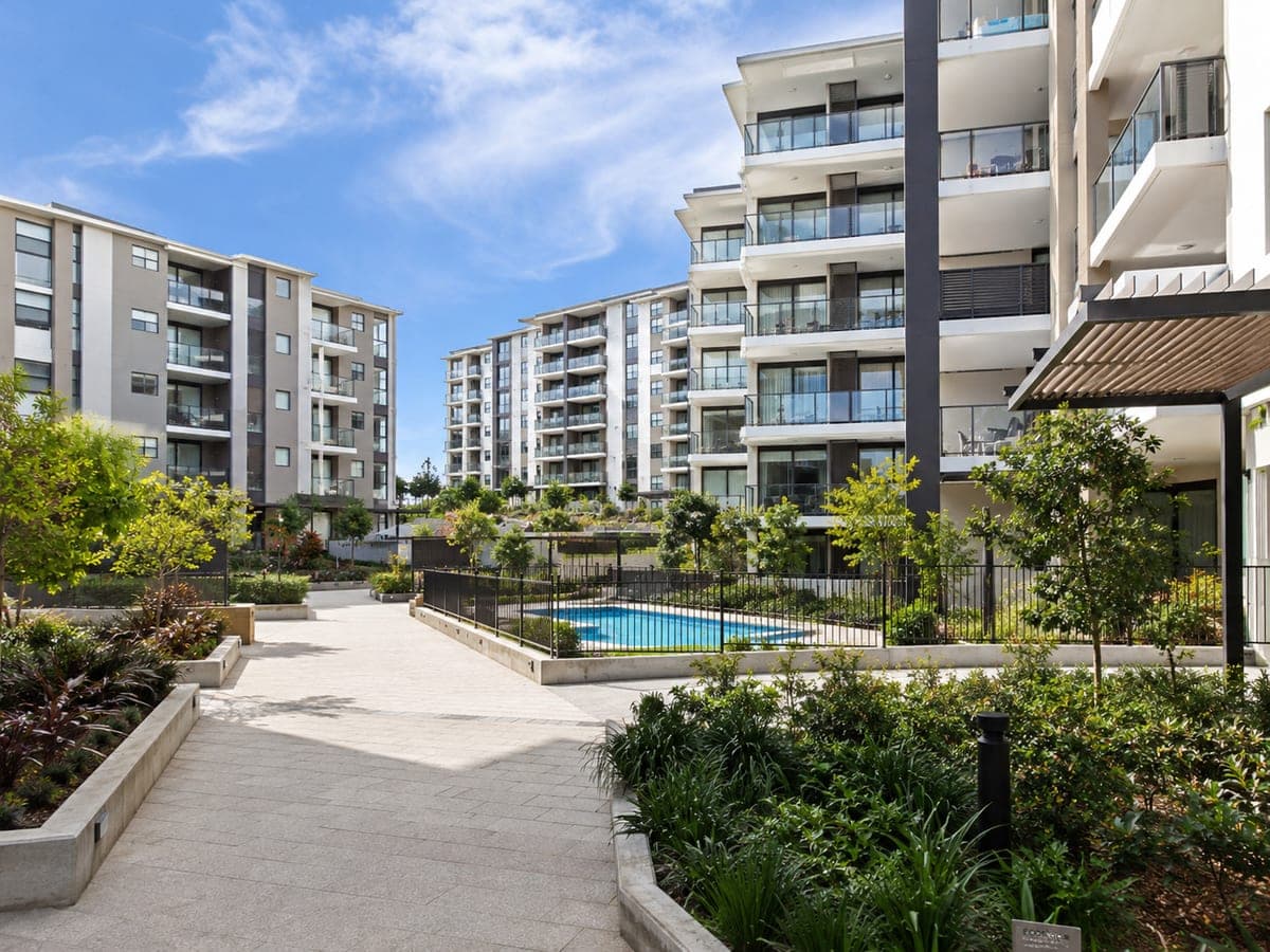 Multi-unit strata apartment complex roll and defect management